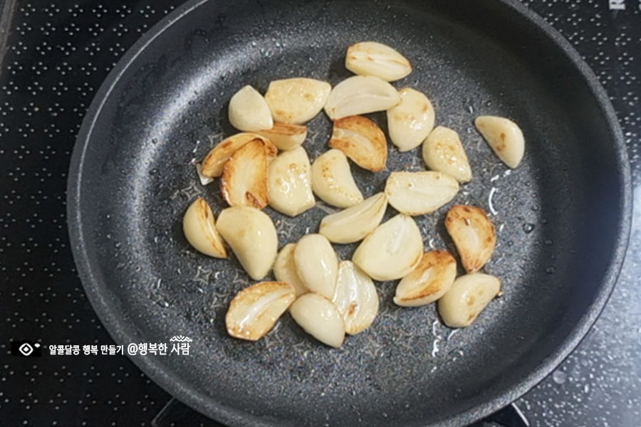세 가지를 한꺼번에 맛보는 삼겹, 푸살볶음, 고추장삼겹살, 고구마 떡, 고기 3