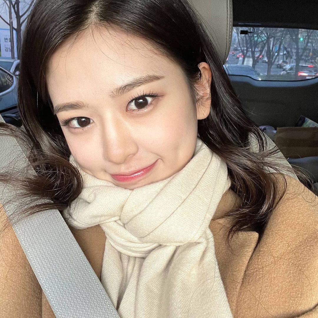  아이즈원 안유진 추운 겨울 날씨에 선보이는 따뜻한 미소