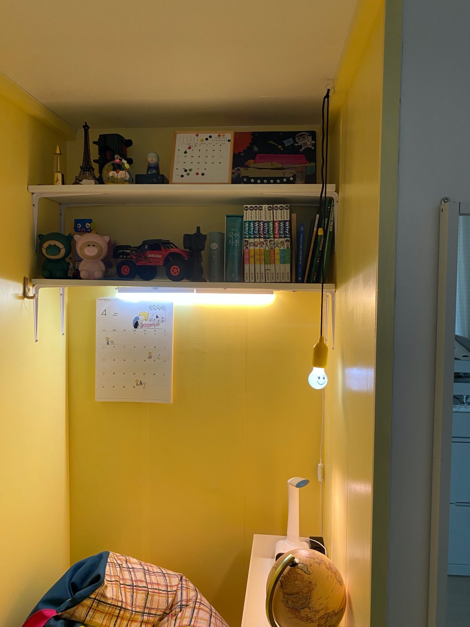재배치로 차분하고 실용적인 아이방 인테리어 가구 3