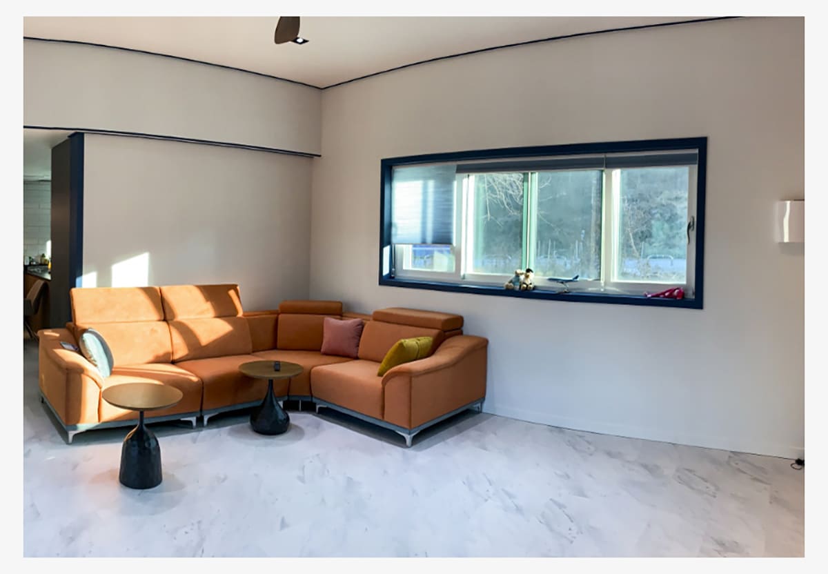 네스트 돌마루는 바닥에 아름답게 깔려 있습니다.  요즘은 철재마루나 강화마루보다 돌바닥을 많이 사용한다.