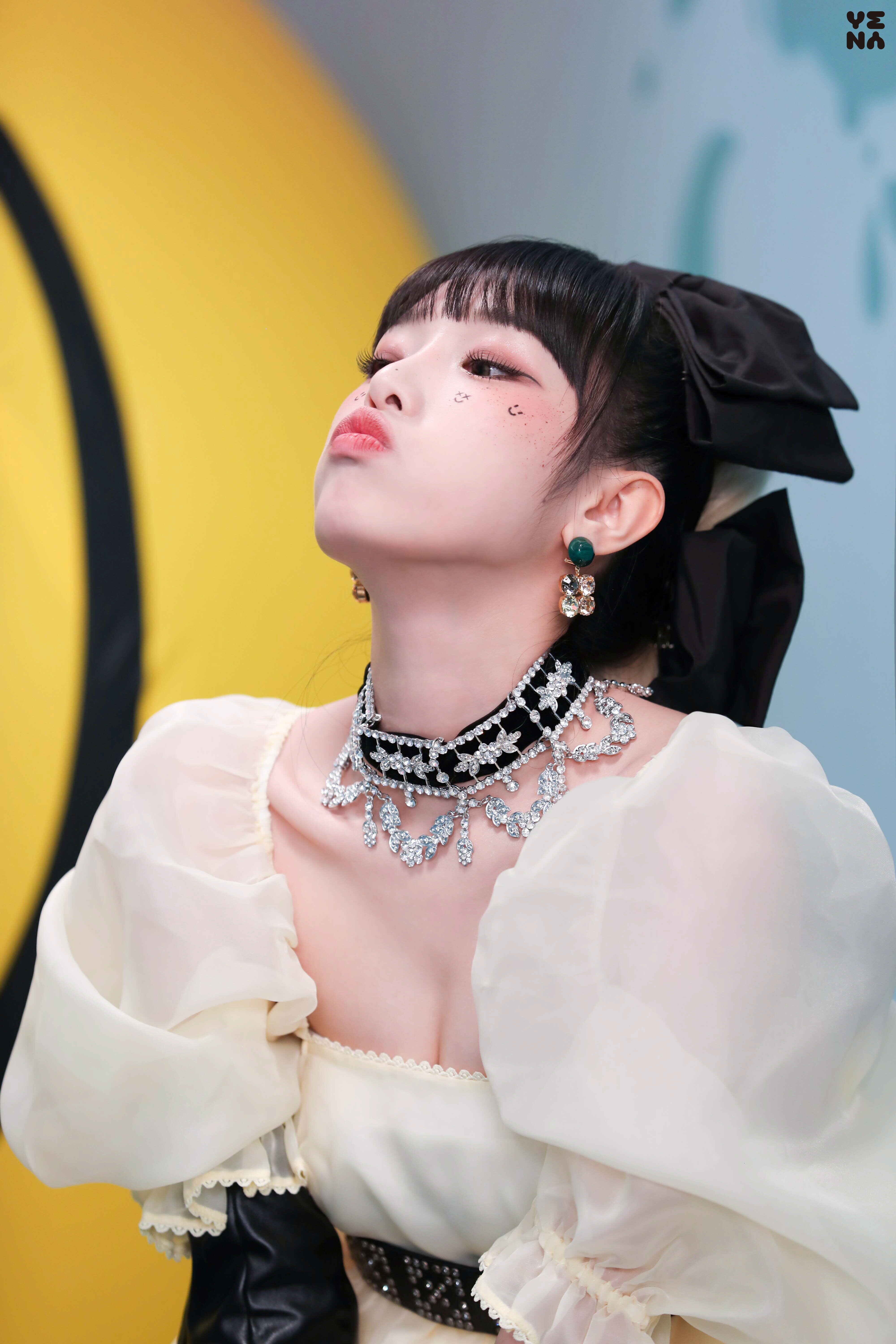  최예나 미니앨범 SMiLEY 자켓 사진들 비하인드 모음