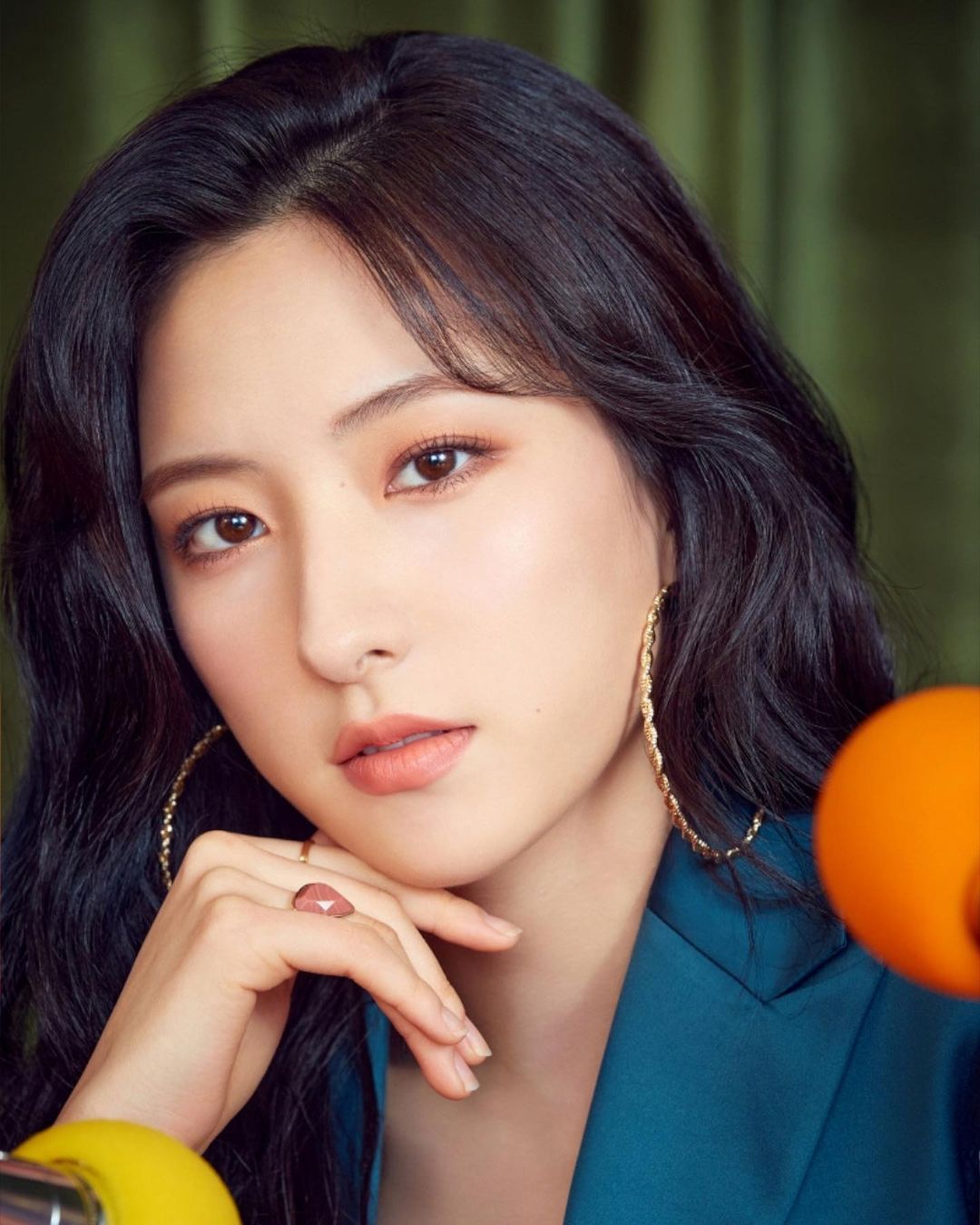  우주소녀 은서 정장 화보 사진