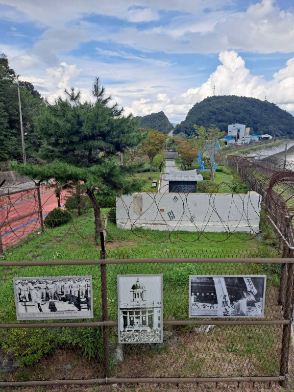 공원에 마련된 사진전