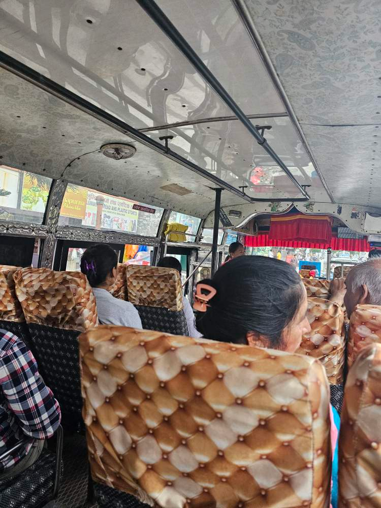 포카라 로컬버스