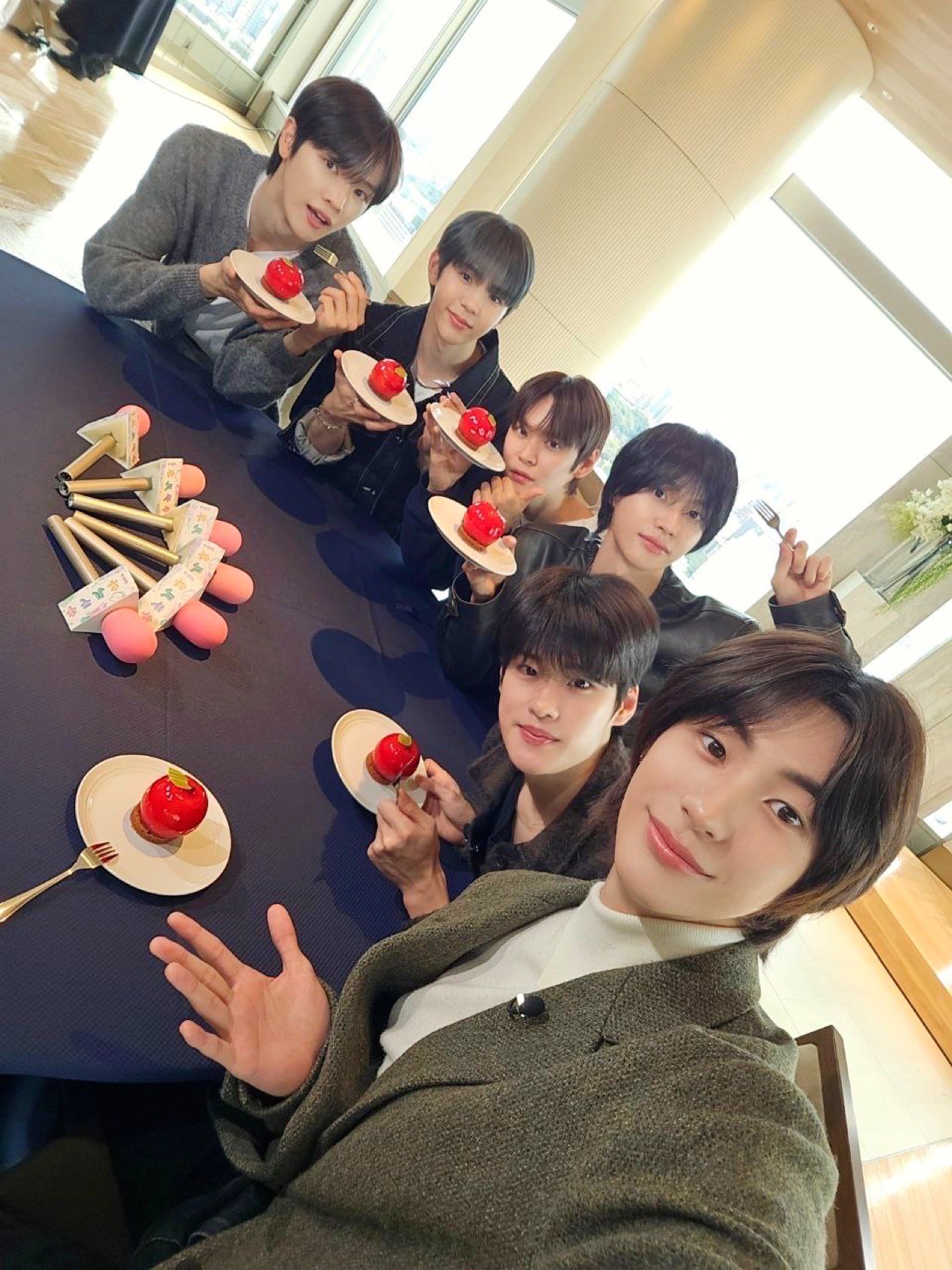 20241111ZIP트위터일본공계가족사진