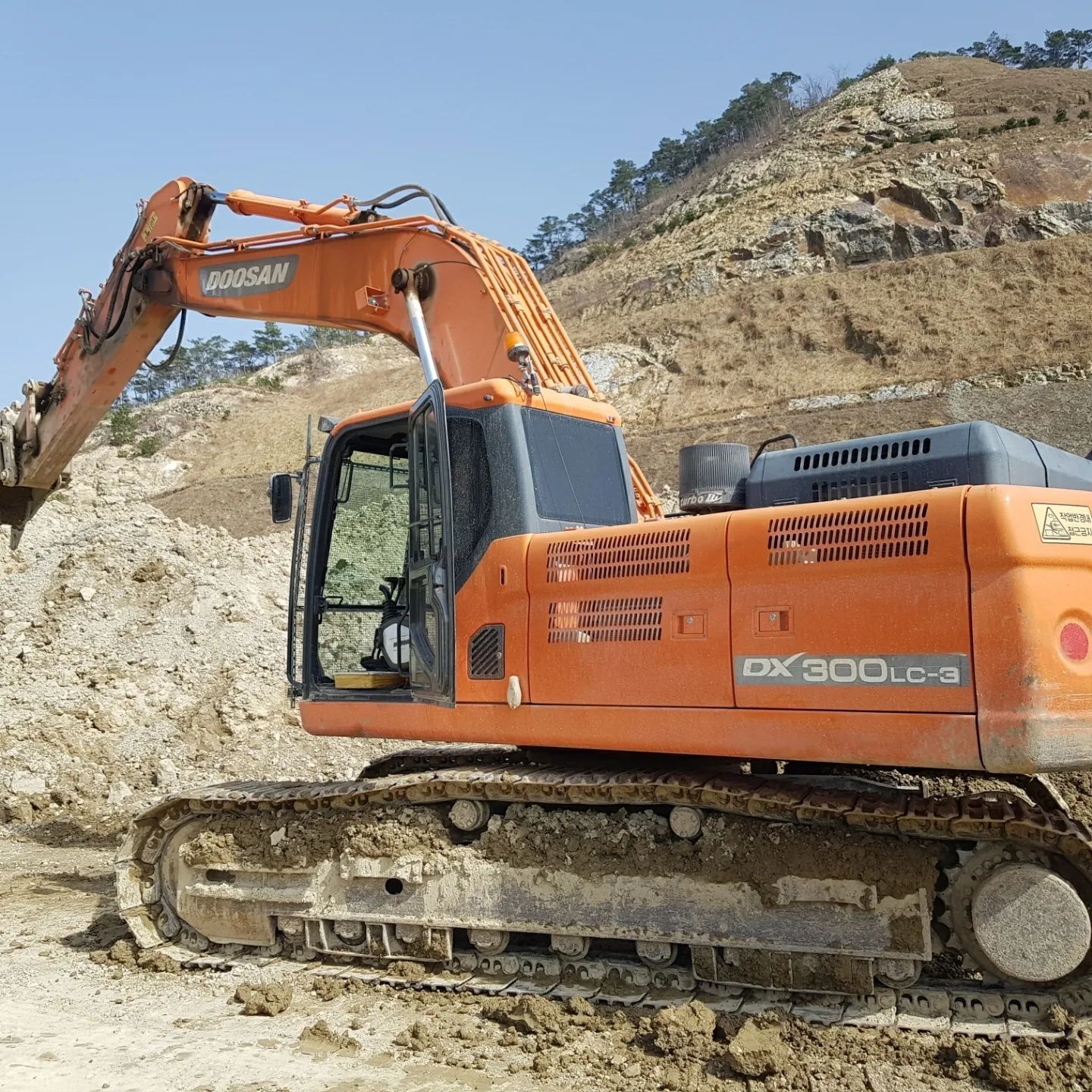  두산 DOOSAN DX300LC 모델 2014년식 7200만원 판매합니다