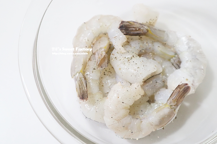 새우 감바스를 만드는 방법은 감바스 알 아질요 새우이다. 17