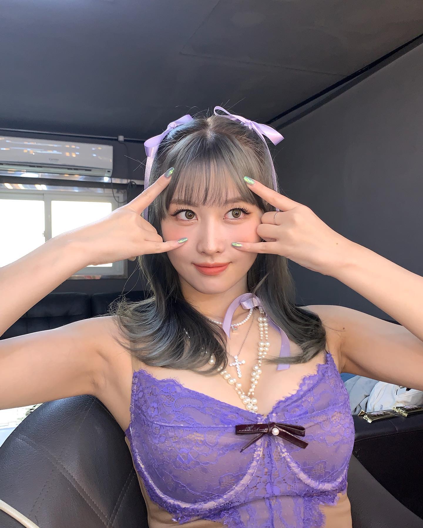  트와이스 모모 뮤비의상 다이너마이트 몸매 인스타그램 사진