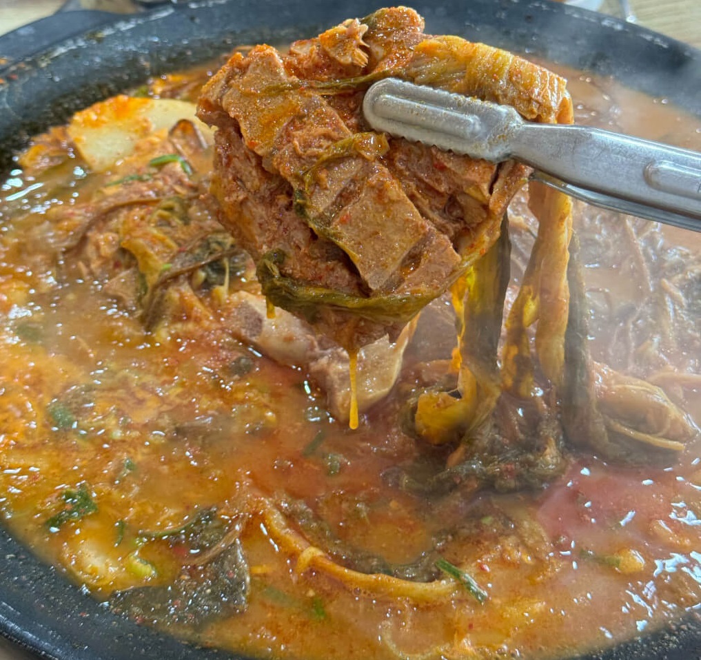 생생정보 2316회 고수의 부엌 부산 기장 고구마순 감자탕 맛집 진팔팔감자탕본점 