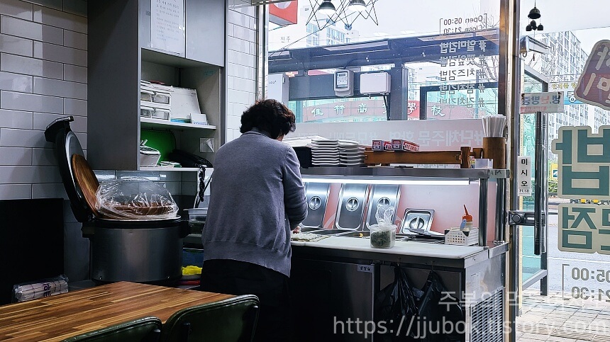 천하일미-김밥전문점-김밥-조리대