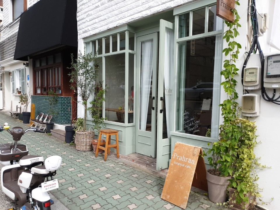  부산 해운대 맛집: 해리단길 브런치 카페 “프라한(prahran)”