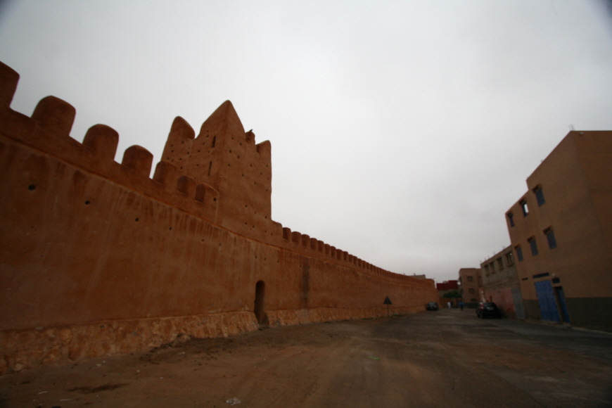 모로코-티즈니트-성벽