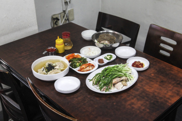 핸썸가이즈 신당동 이북식 찜닭 막국수 만두 맛집