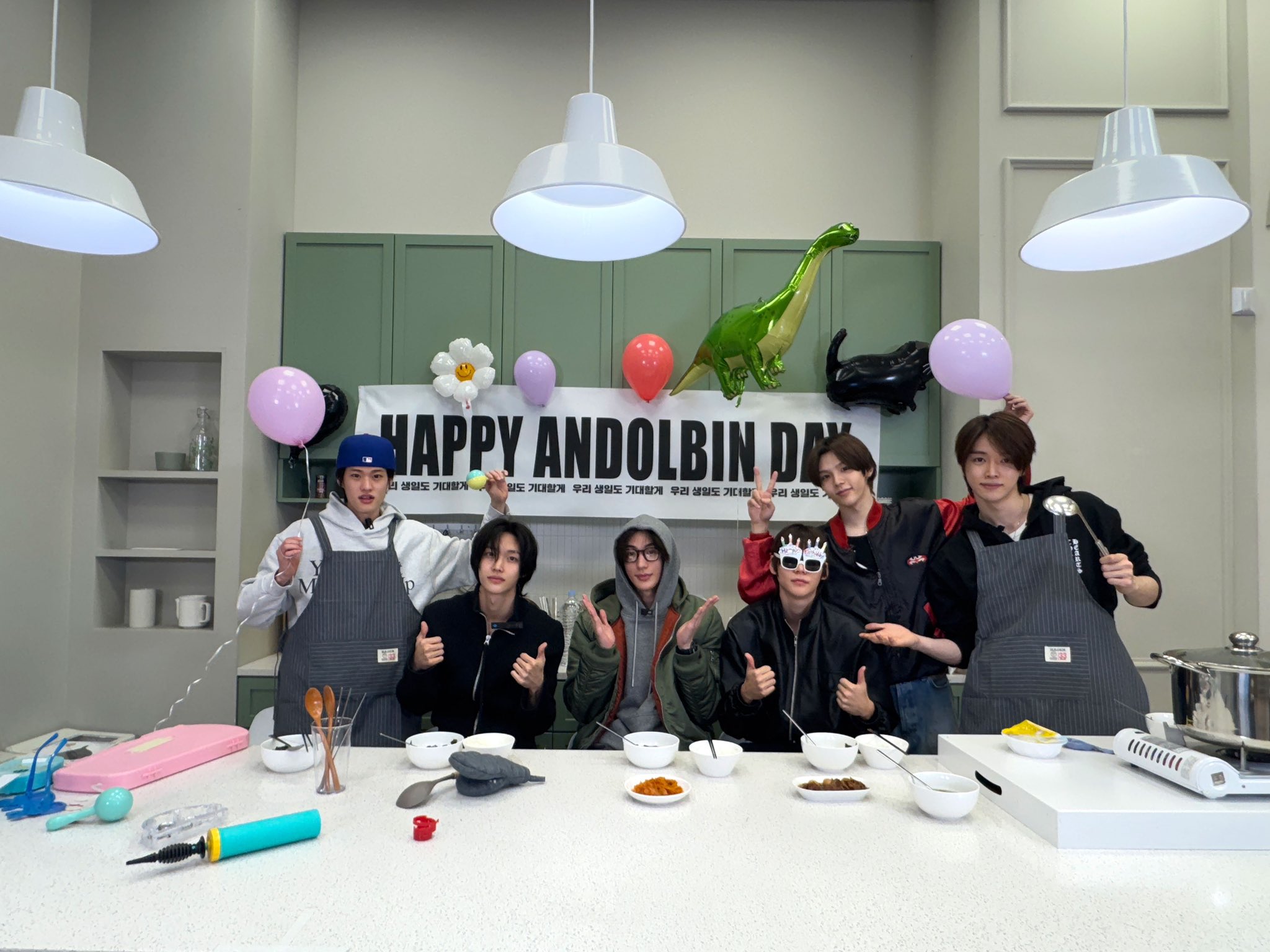 20250322서프라이즈트위터공계가족사진