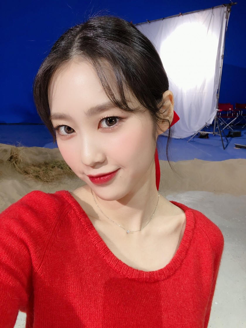  오마이걸 지호 인스타그램 빨간 죠