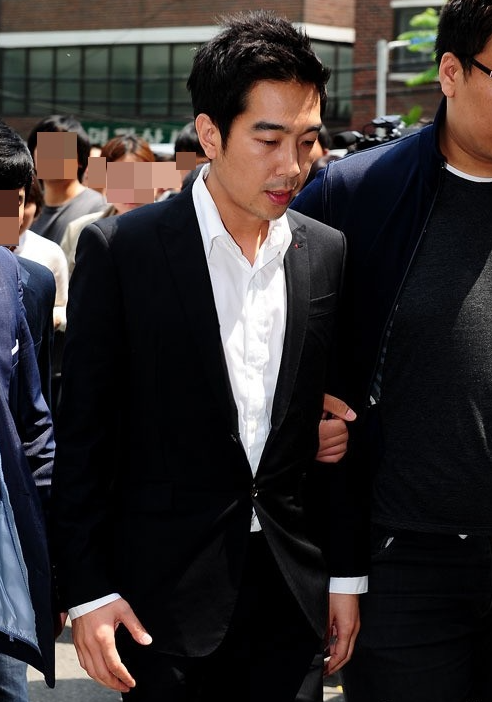  '미성년자 성폭행' 고영욱, 9년만에 소통 SNS 개설