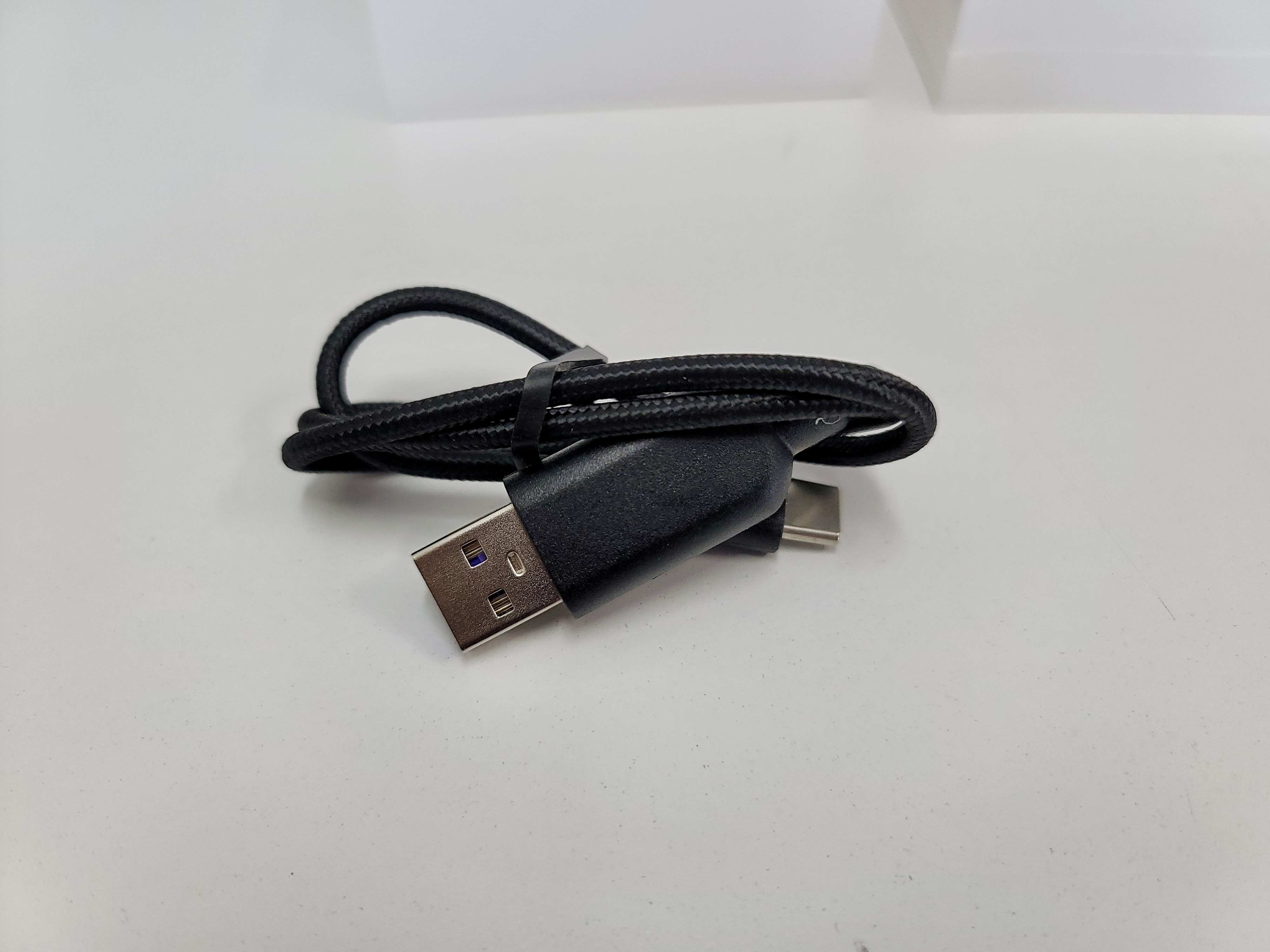 AA-Wireless에-동봉된-USB-케이블-이미지