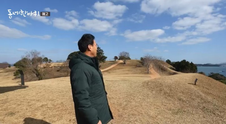 완도-전경을-바라보는-이만기