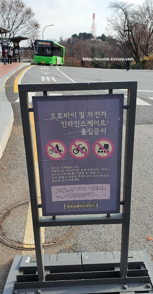 남산 Namsan/남산 산책로는 

자전거

오토바이

인라인스케이트 

출입 자체가 안되니

참고하세요