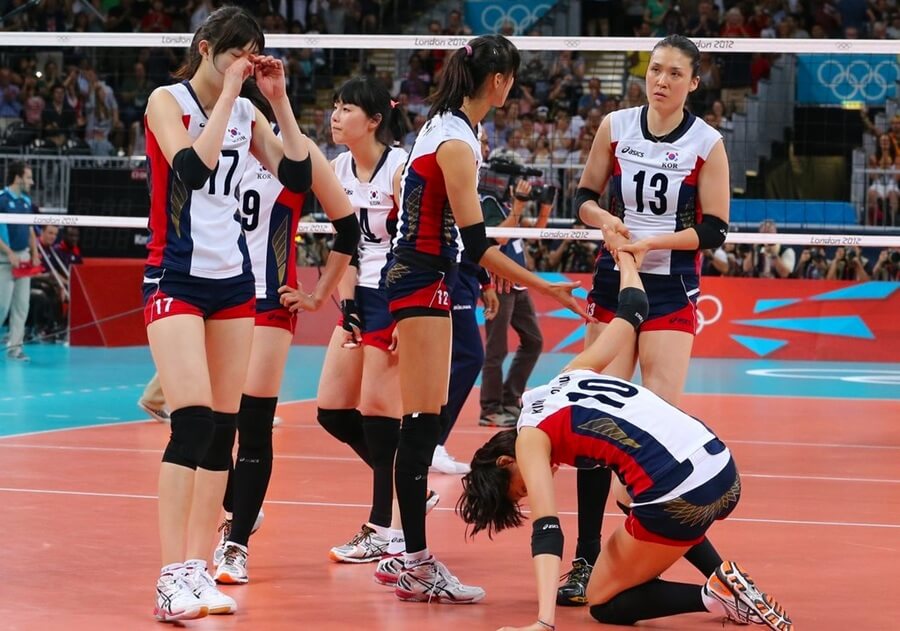 2012년-런던올림픽-여자배구-동메달-결정전에서-일본에게-진-한국선수들의-망연자실한-모습