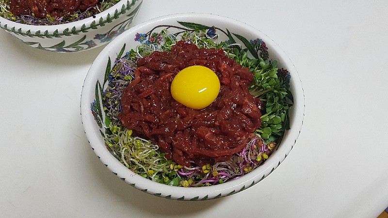 새싹 육회비빔밥