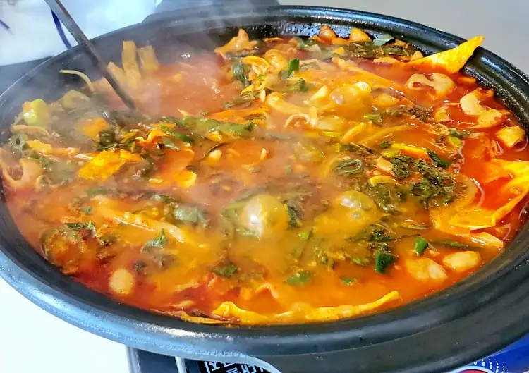 줄서는식당 신당동 신당역 맛집 감자전 묵은지말이 가지튀김 돼지곱창전골 맛있는 곳 소개