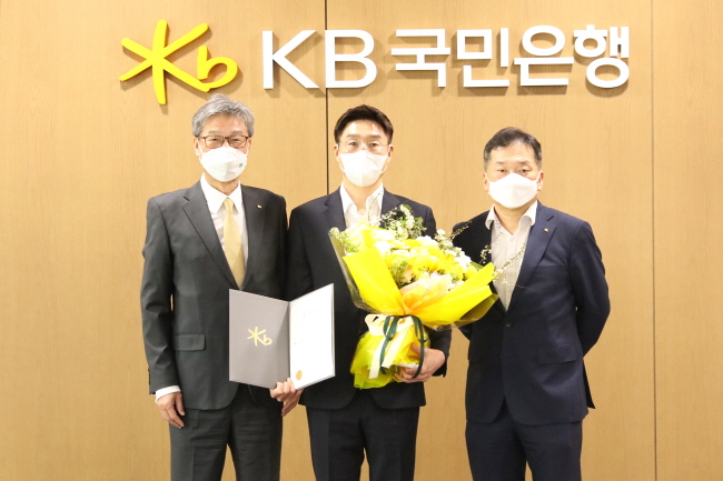 감독 선임 강이슬 이적 가능성? KB스타즈 신임 사령탑에 김완수 4