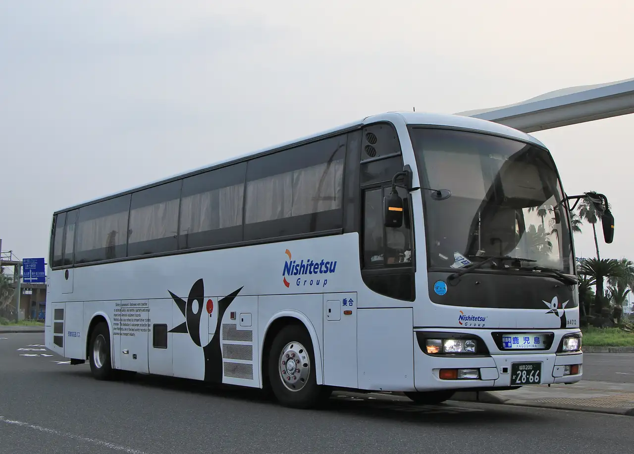 후쿠오카에서 가고시마로 가는 사쿠라지마호 (야간) 버스