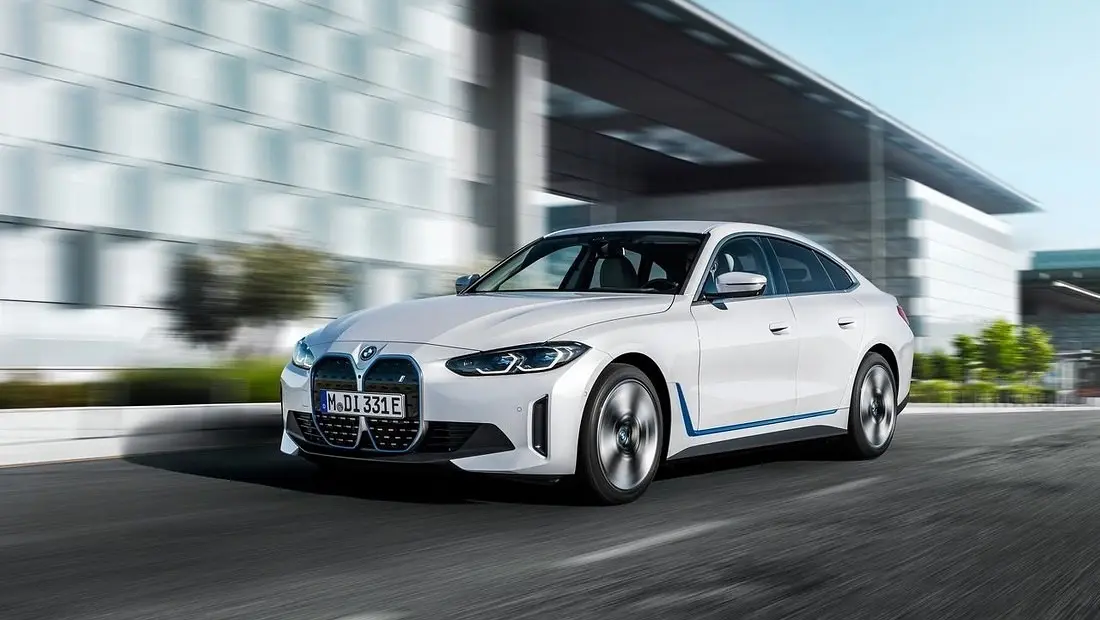 BMW i4 가격 실구매가 모의견적 제원 옵션 카탈로그 내부 색상 디자인 인테리어 편의사양 안전사양 전기차 지원금 총정리