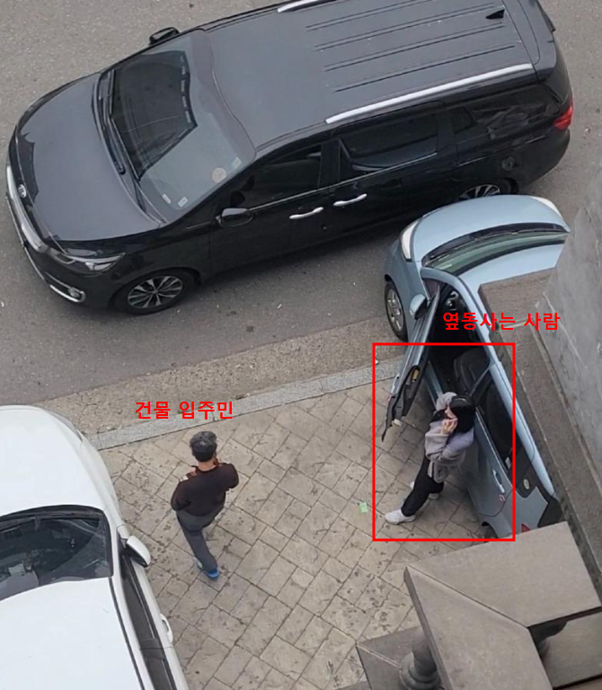 카니발 전기차로 전기차주차장에 세운 주차빌런 충전케이블은 어디서 구했는지 모름 카니발 전기차로 전기차주차장에 세운 주차빌런 충전케이블은 어디서 구했는지 모름