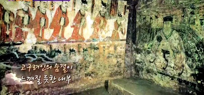 덕흥리 고분 내부
