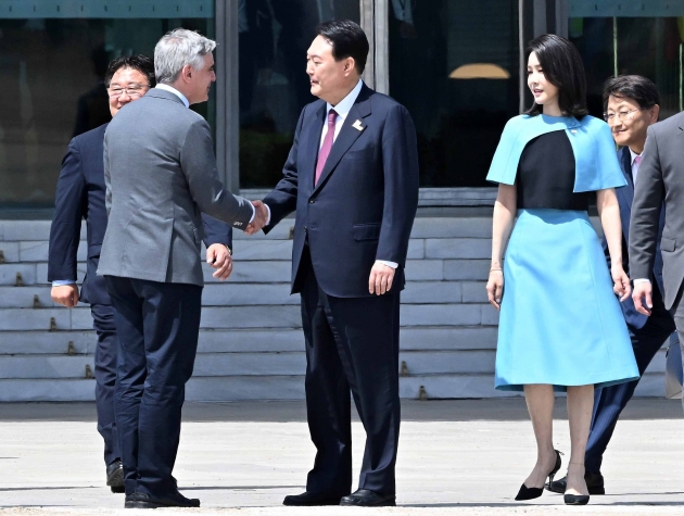  [포토] 첫 순방 마치고 귀국하는 윤석열 대통령