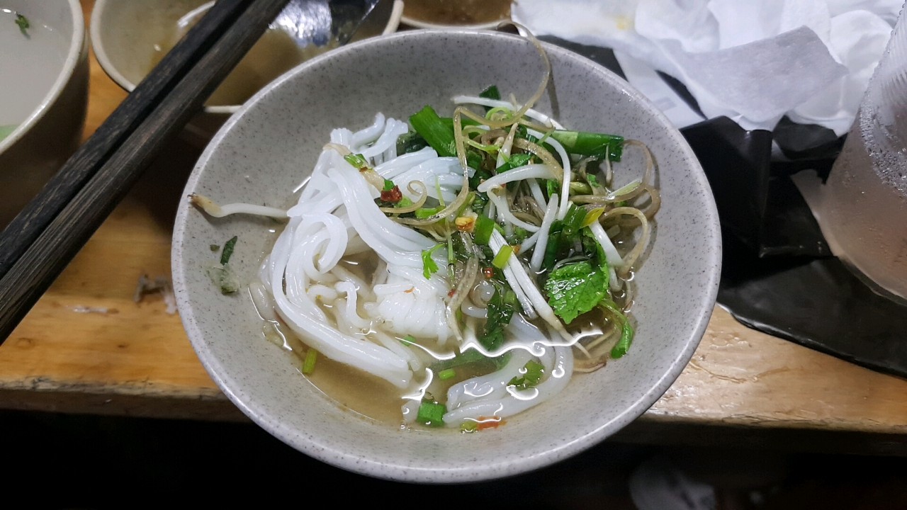 호치민 1군 로컬 맛집 Do Do Restaurant - Lau ngu(참치 핫팟) 쌀면