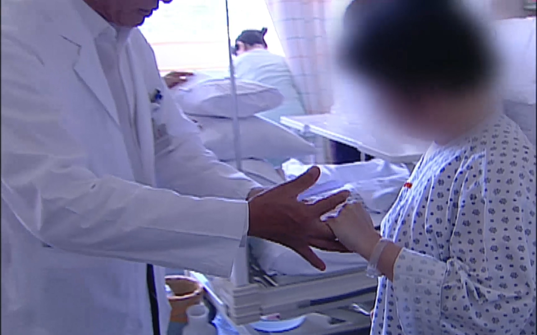 EBS 명의 헬스케어 - TV - 교육의 중심 EBS50대의 공포, 오십견 - 재활의학과 전문의 이강우 교수.mp4_20220913_202315.997.jpg