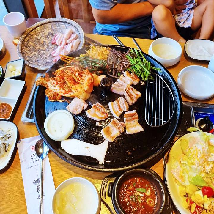 토요일은 밥이좋아 시흥 은행동 호수공원 볏짚 발효 숙성 삼겹살 맛집 전라도 김치 묵은지 목살 항정살 숙성고기 현지인 추천 토밥 좋아 방송정보