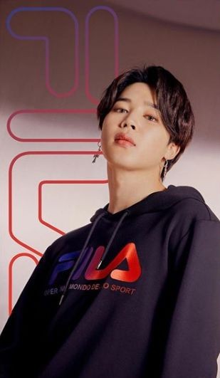  방탄소년단 지민, 신비로운 눈빛의 스트리트룩 '빠져든다'