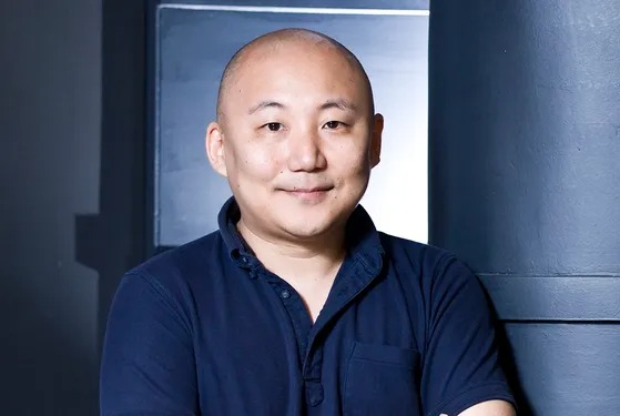 웹툰 작가 주호민, 아동학대 고발로 논란의 중심에...자폐아동 학대와 사회의 반응