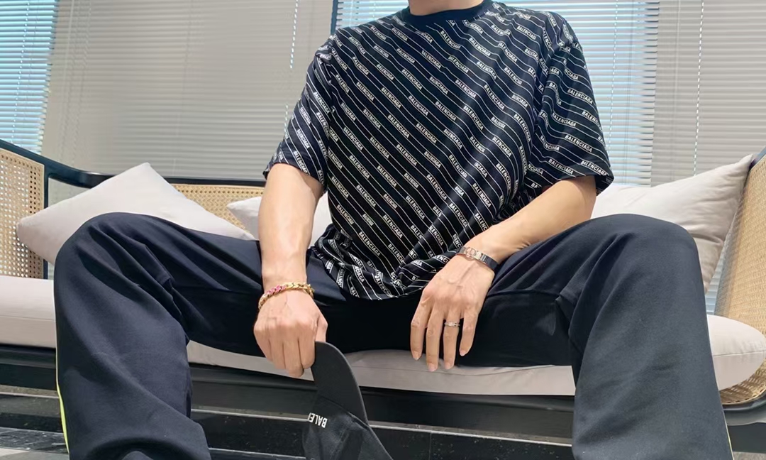  [BALENCIAGA] 발렌시아가 올오버 반팔 티셔츠 570805 TEV54 1000