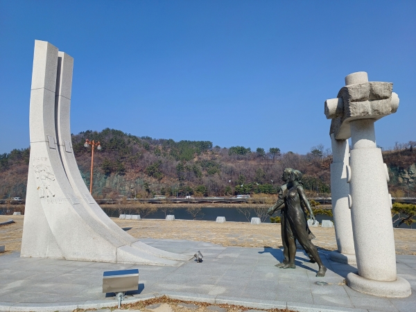 진짜 어른&amp;#44; 김장하 선생의 삶과 나눔 