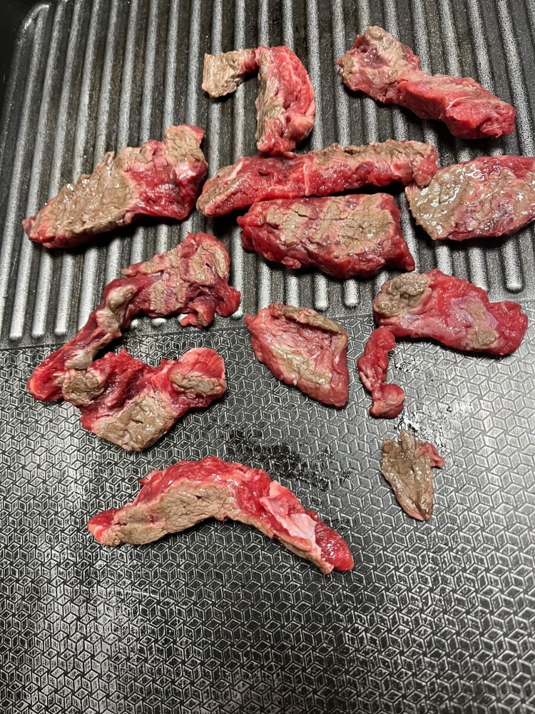 고기가 굽혀집니다 사진