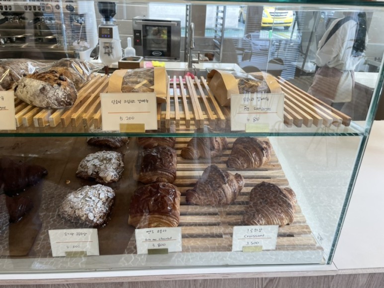 분위기 신상 카페 충주 베이커리 바위의 따뜻한 25