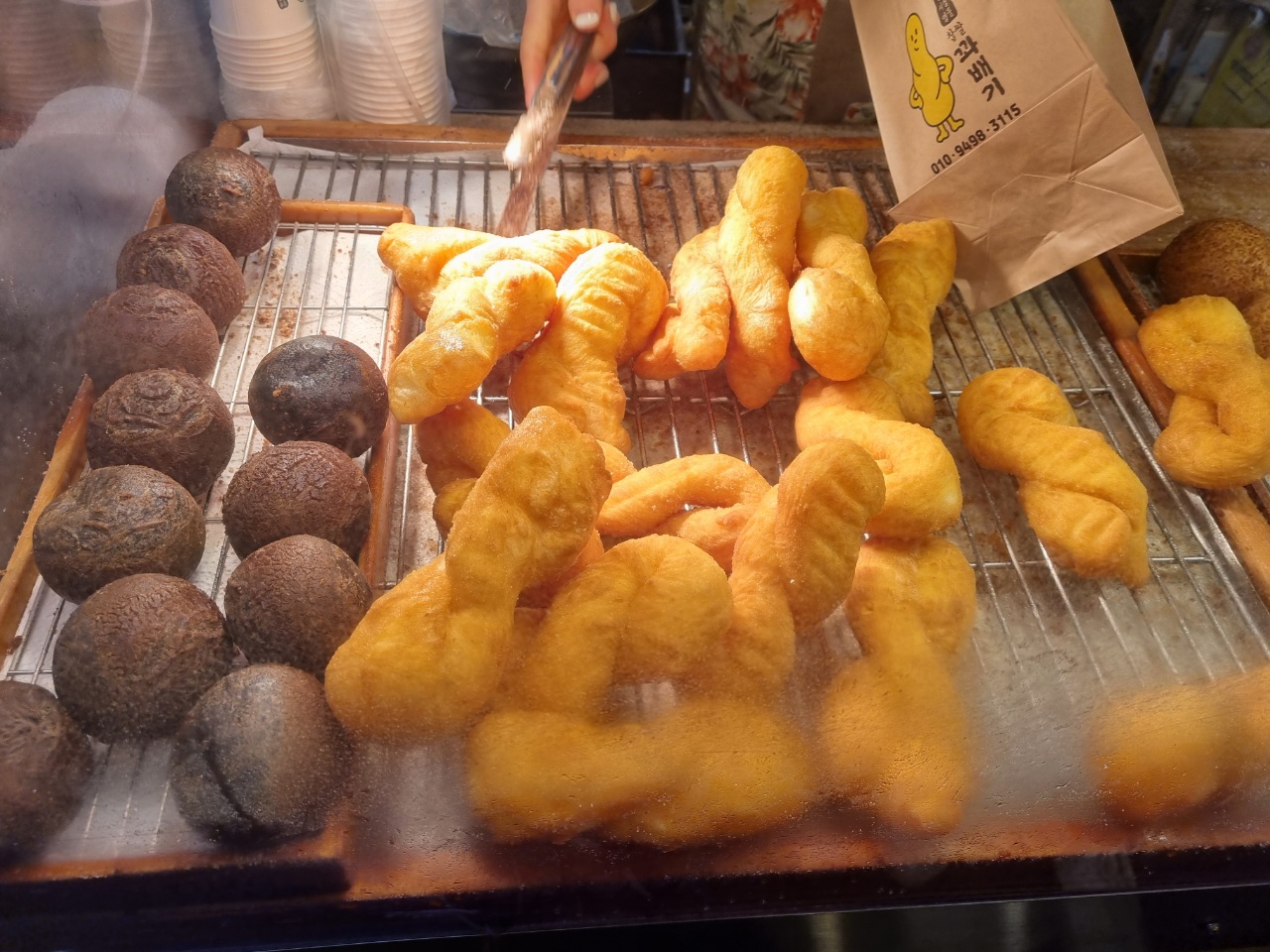  추운 겨울에도 줄서서 먹는 쫄깃쫄깃한 광장시장 찹쌀꽈배기 맛집!(고구마찹쌀도너츠 맛집)