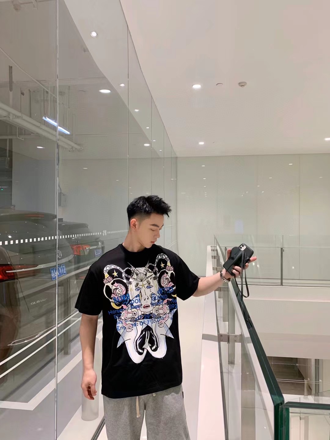  [BURBERRY] 버버리 몽타주 프린트 코튼 오버사이즈 티셔츠 80406791