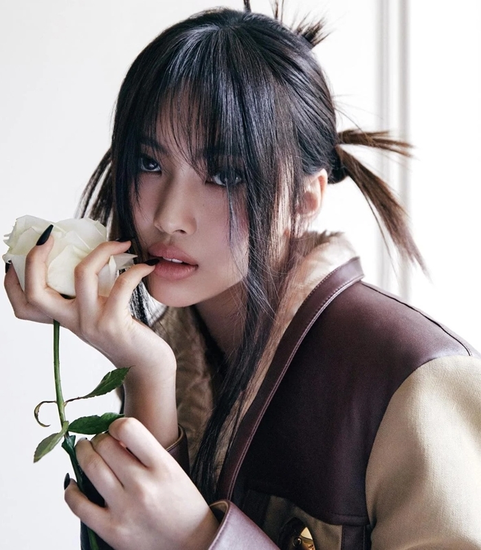  뉴진스 혜인 파리에서 찍은 보그 화보