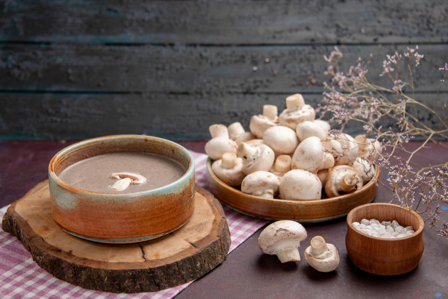 front-view-delicious-mushroom-soup-with-fresh-mushrooms-dark-space-900