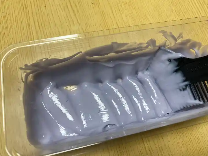 모레모-염색약-염모제와-산화제를-섞은사진