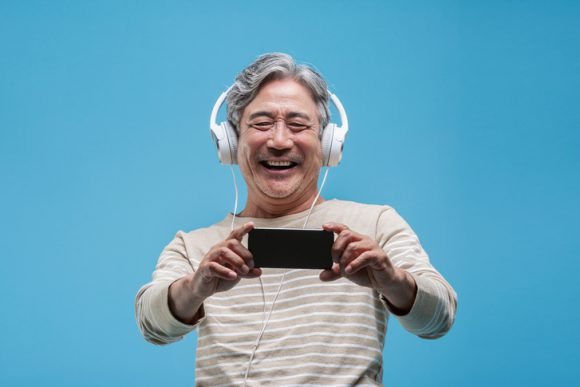  헤드폰·이어폰, 크게 오래 들으면 청력 손실된다
