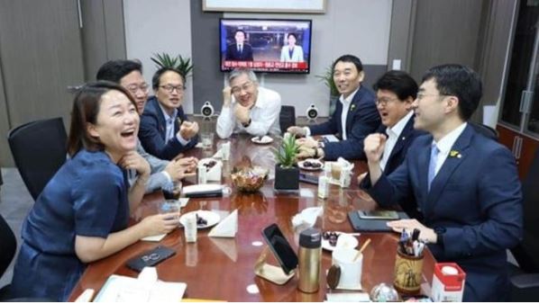 황운하 파안대소 논란 해명