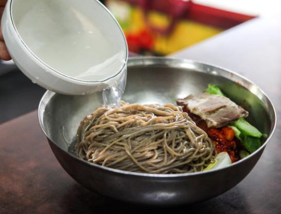 핸썸가이즈 신당동 이북식 찜닭 막국수 만두 맛집