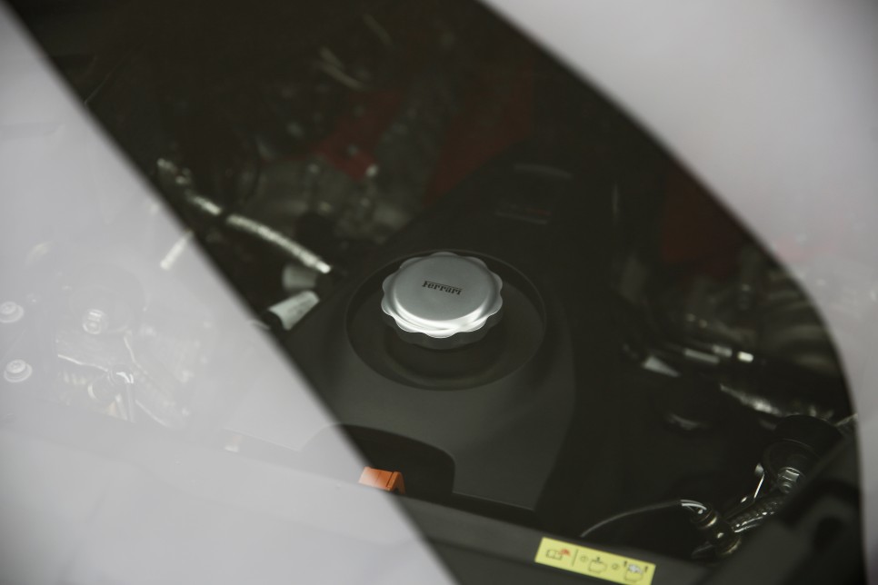 [페라리 SF90 스트라다레] 페라리 최초의 하이브리드 자동차 3